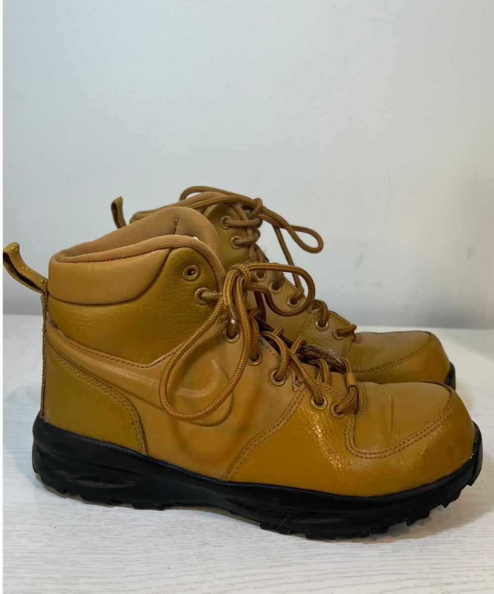 Nike Manoa Unisex Leather Boots Wheat/Black BQ5372-700 Sze 5Y/ Women 6.5